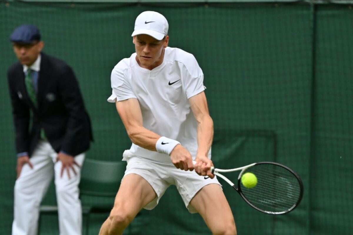 Sinner ai quarti a Wimbledon, Shelton battuto in tre set - 