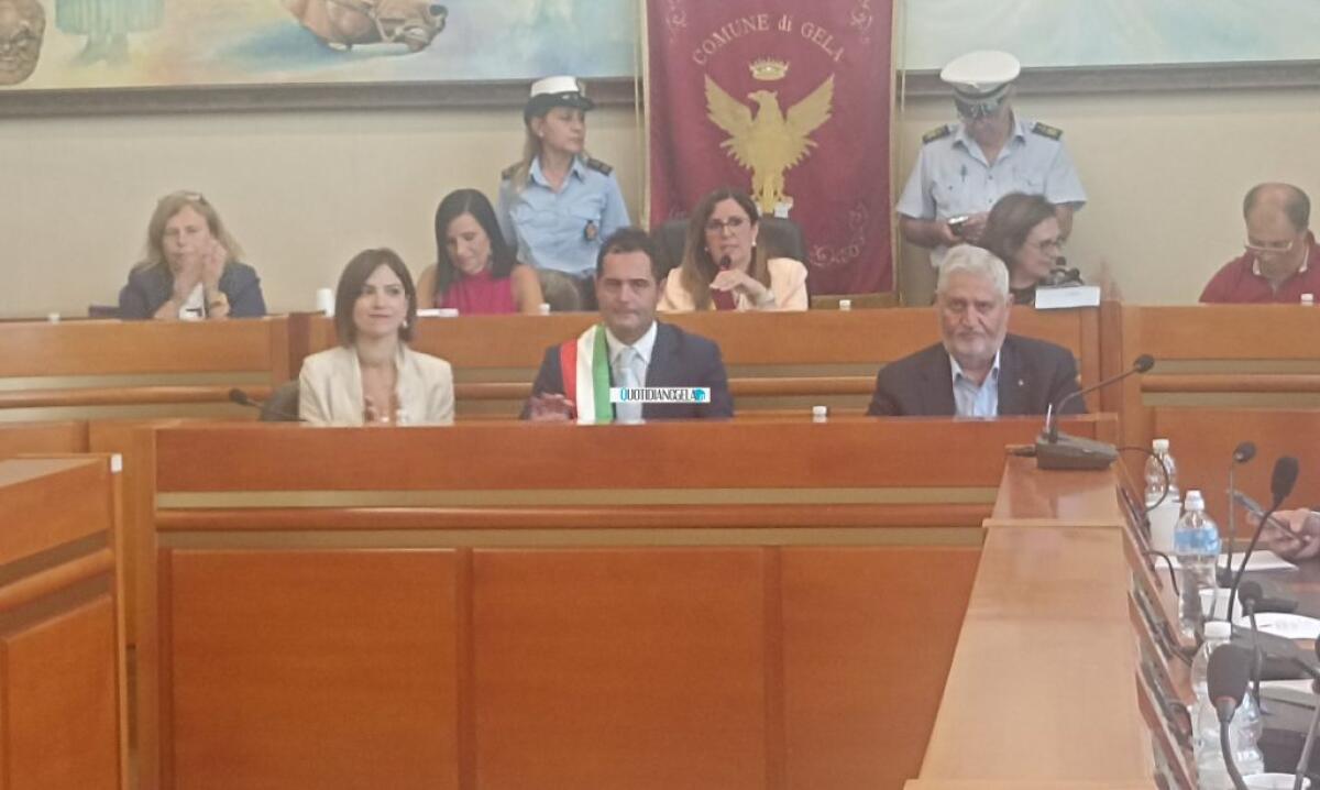 Le convergenze dell'esordio in aula, Di Stefano cuce tra maggioranza e opposizione - 