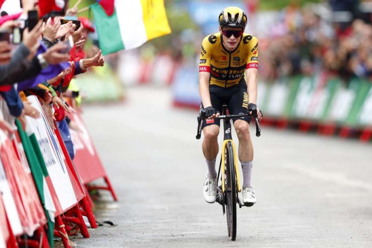 Vingegaard batte Pogacar in volata al Tour de France - 
