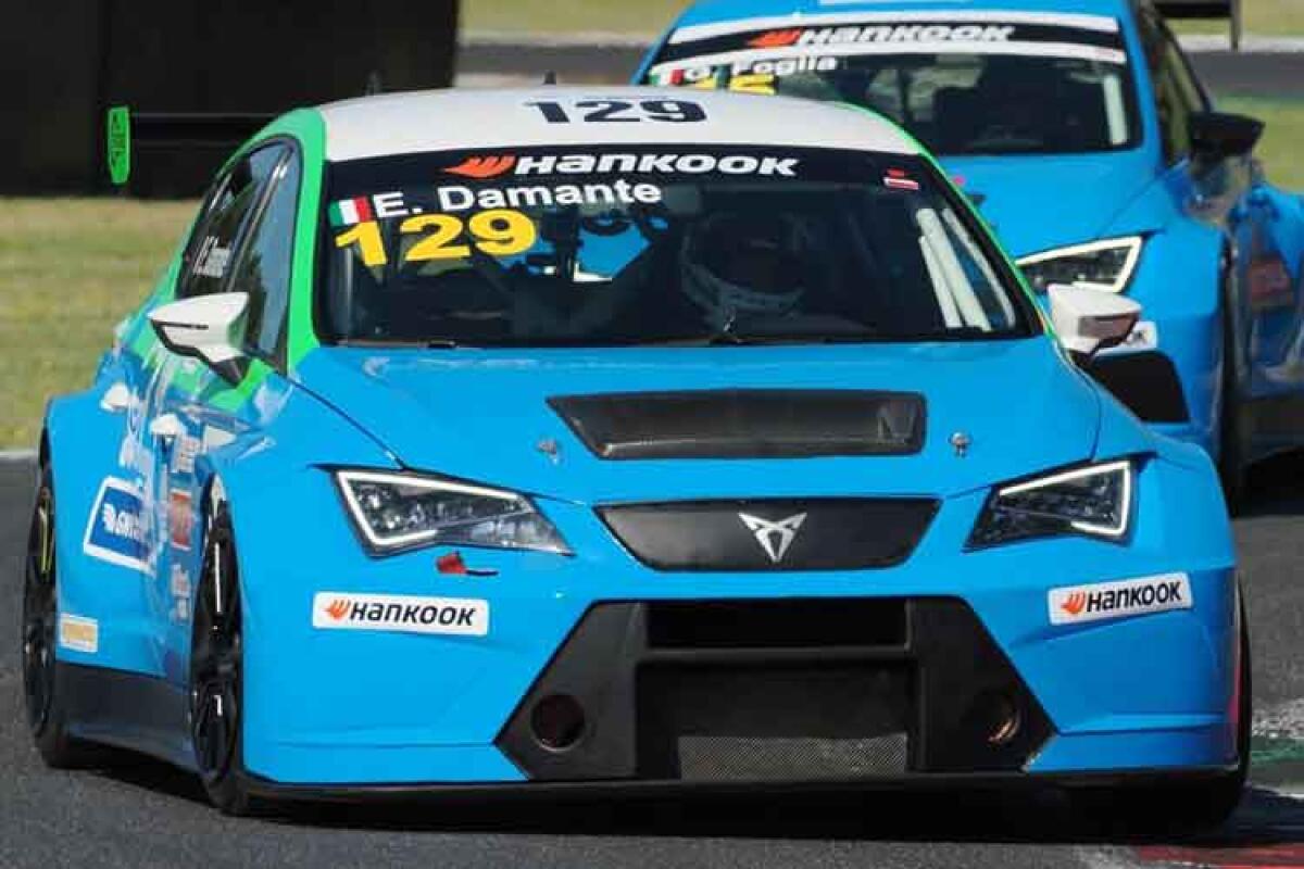 Campionato Tcr-Dsg, Emilio Damante decimo al Mugello: "Ho pagato l'inesperienza" - Nella foto grande: Emilio Damante in azione al Mugello su Cupra Leon Dsg.