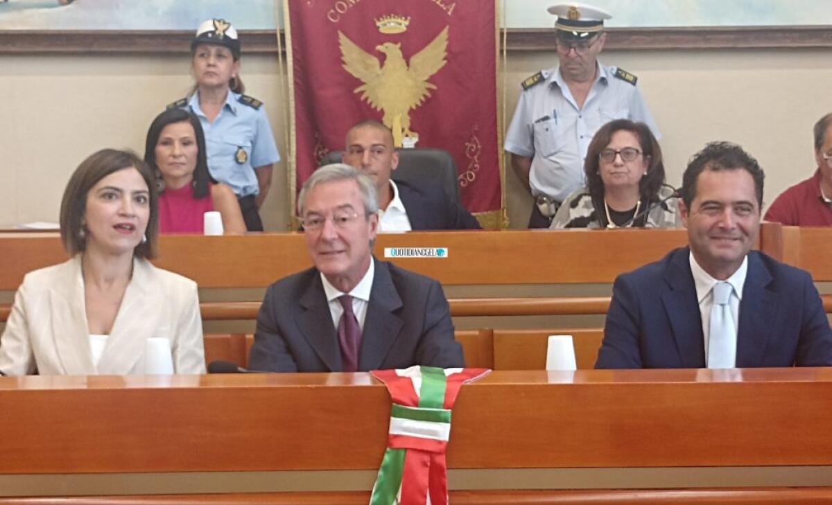 Prende il via la nuova assise civica, in aula anche l'ex sindaco Greco - 