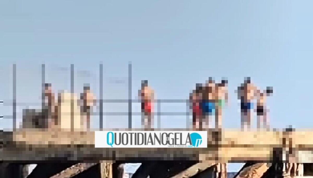 Tuffi dal pontile interdetto, minori rintracciati e multati: pagheranno i genitori -