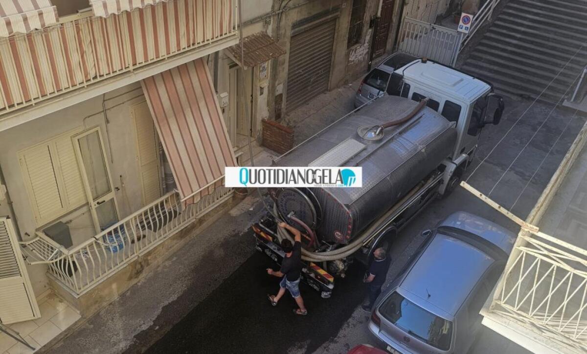 "Da quindici giorni senza acqua", appello dei residenti di via Dinomane: "Siamo esasperati" -