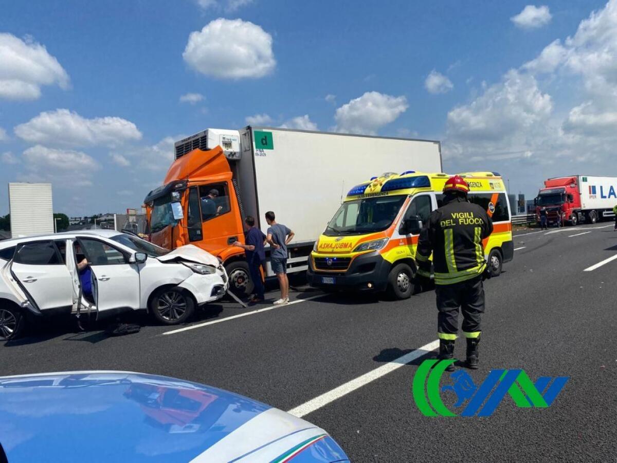 Grave incidente sulla A4, un morto e 17 feriti - 