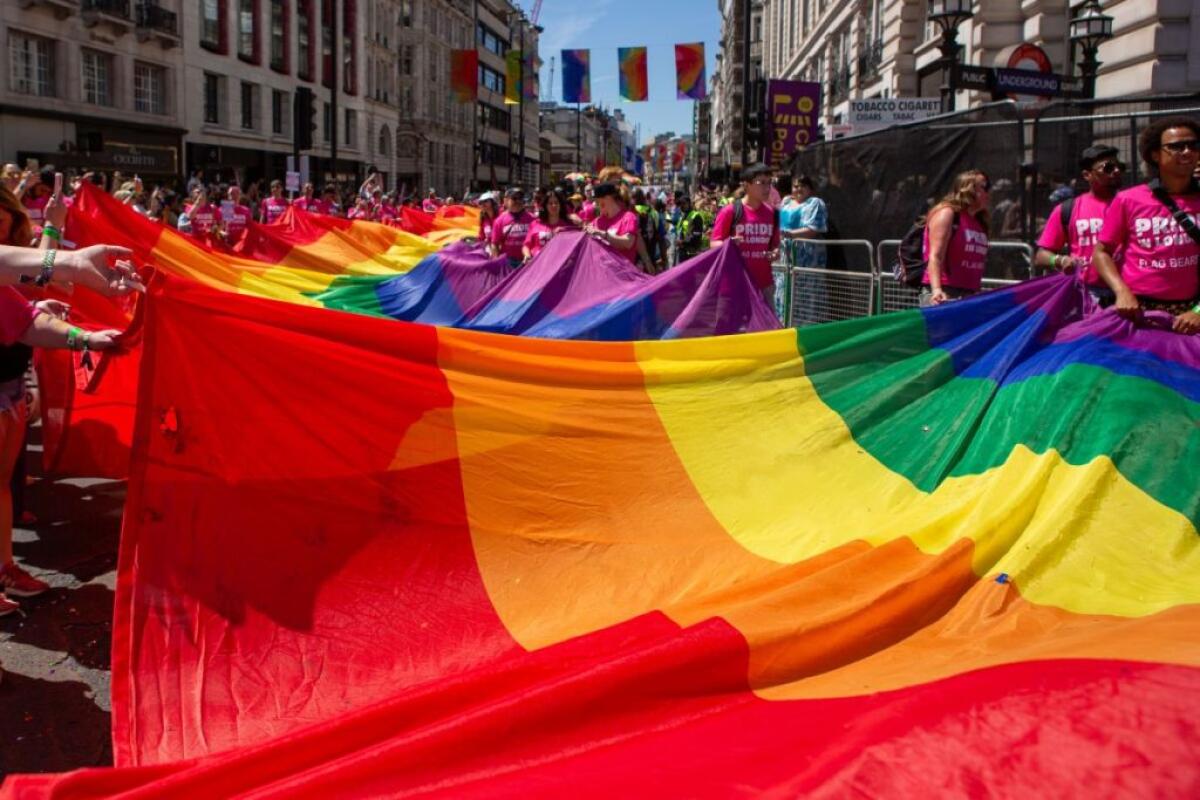 Report Booking.com, 59% dei viaggiatori LGBTQ+ ha subito discriminazioni -