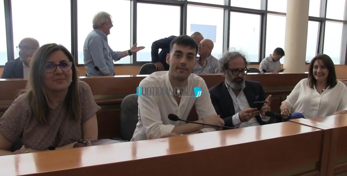 Costituente M5s, gruppo consiliare vaglia proposte di modifica: fase avviata - Il gruppo consiliare M5s e il presidente Giudice