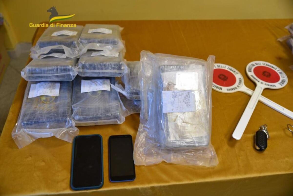 Avellino, sequestrati 20 kg di cocaina, arrestati due corrieri - 