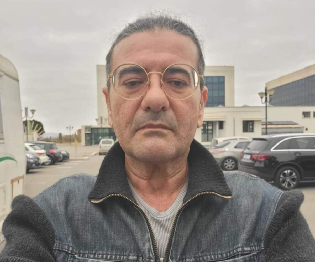 Protesta da trecento giorno, stanco e debilitato Missuto va avanti in attesa di risposte - Emilio Missuto