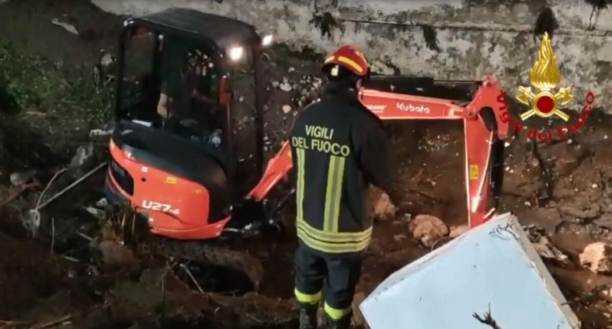 Frana nel casertano per il maltempo, si cercano due dispersi - 