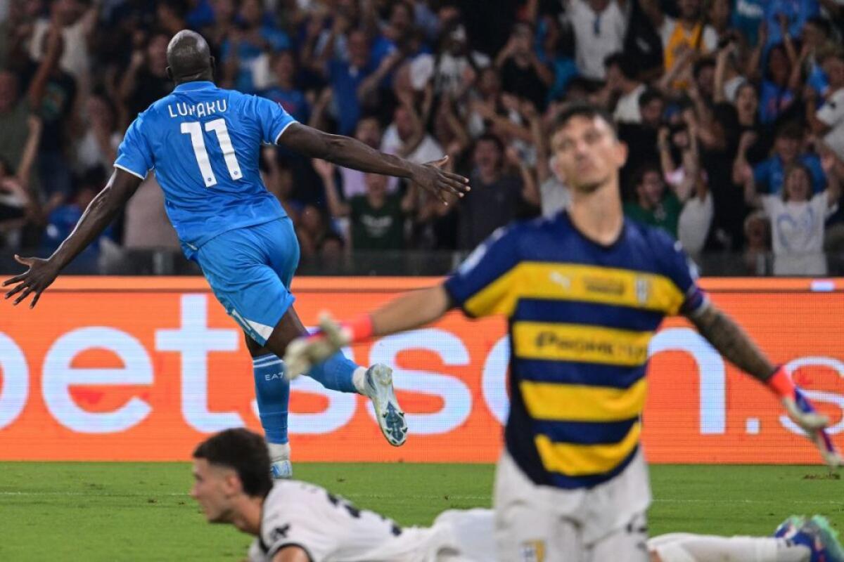 Il Napoli ribalta il Parma nel recupero, Lukaku in gol - 