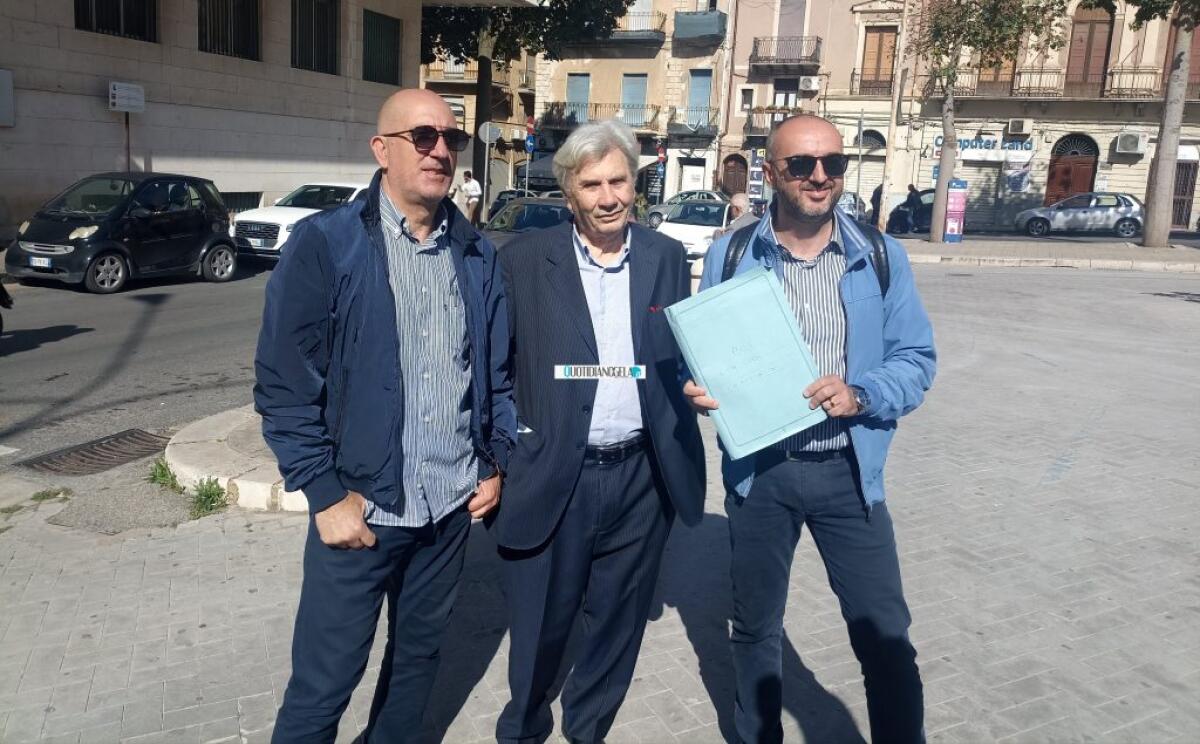 "Giunta non va mutata, Pci fin dall'inizio nell'agorà", D'Arma: "Favitta è il nostro assessore" - Gli esponenti del Pci D'Arma e Vacca insieme all'assessore Favitta