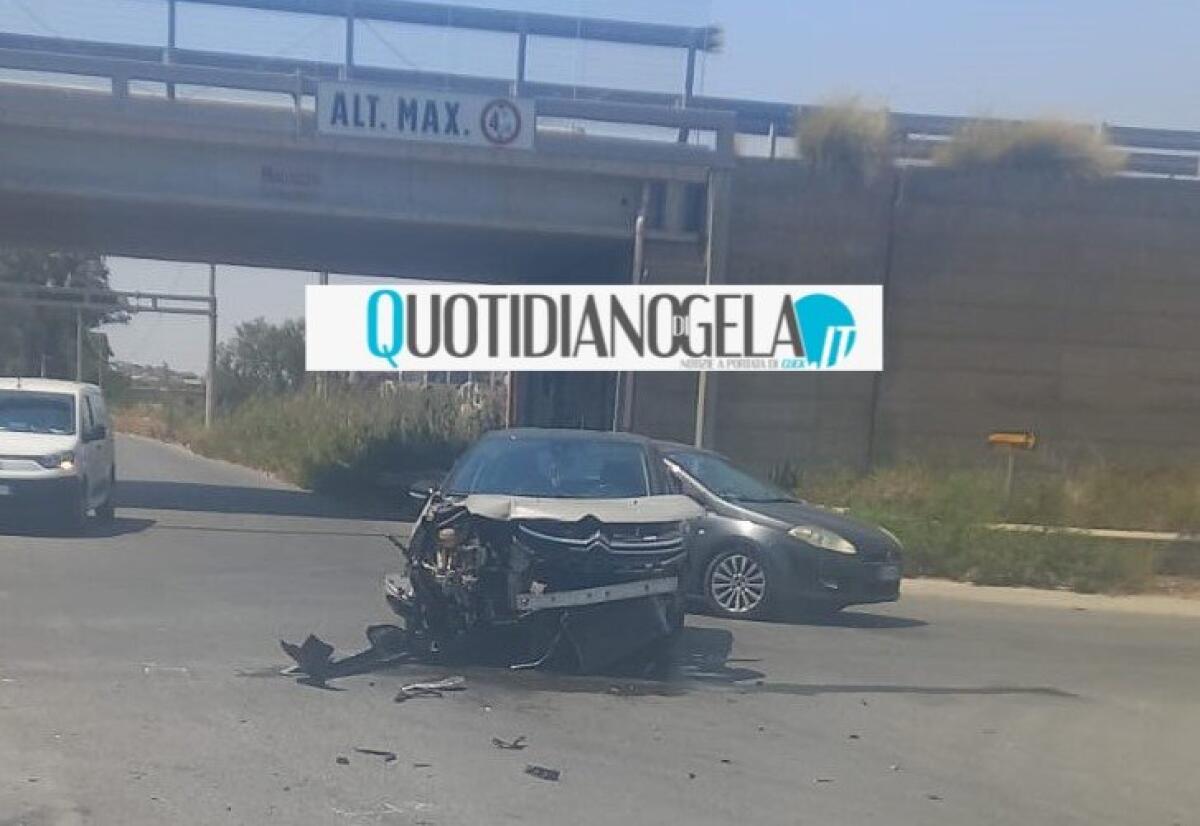 Violento impatto all'incrocio nei pressi dello stabilimento Eni, danni e feriti -