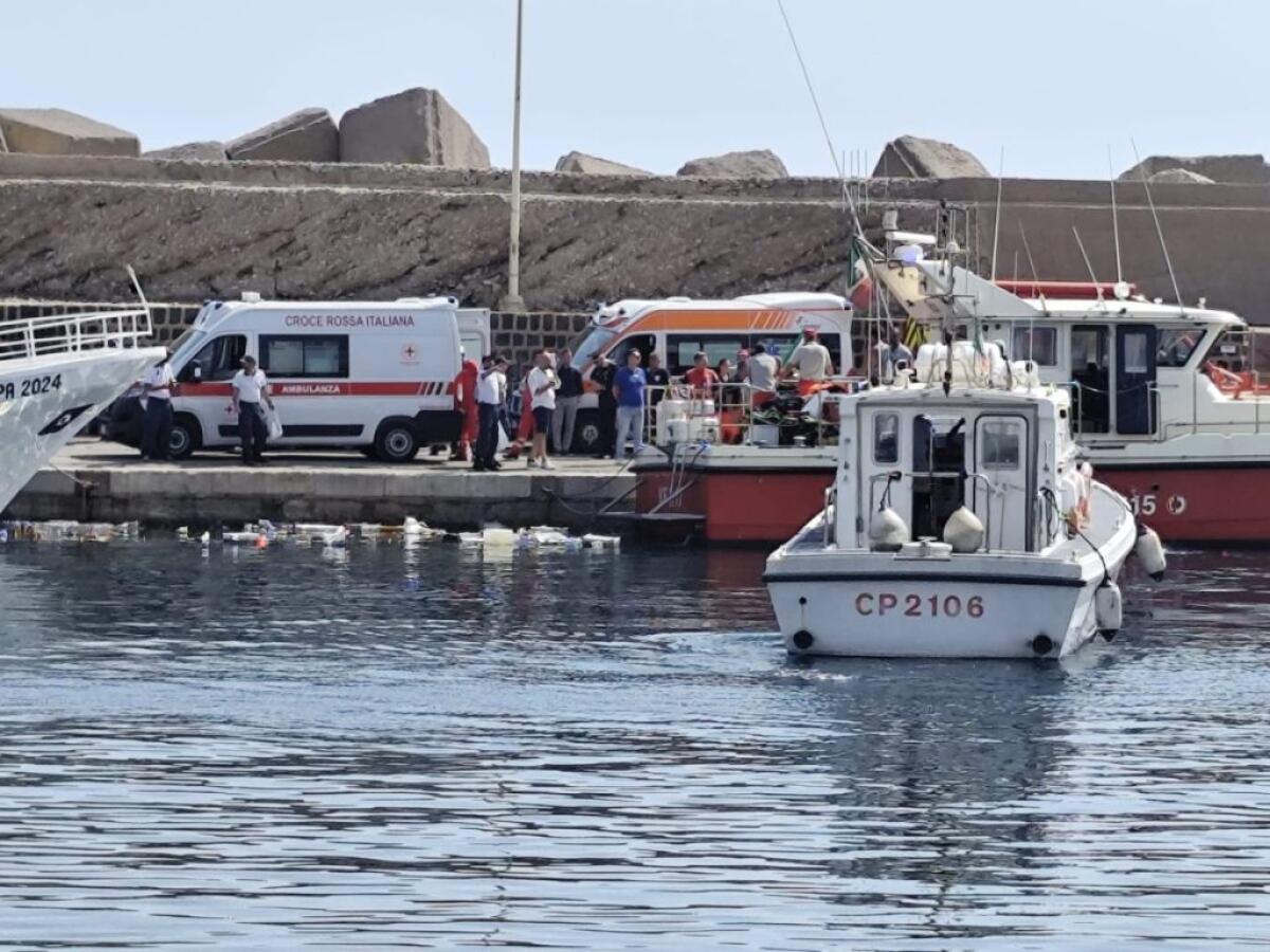 Barca a vela affonda nel Palermitano, un morto e sei dispersi -
