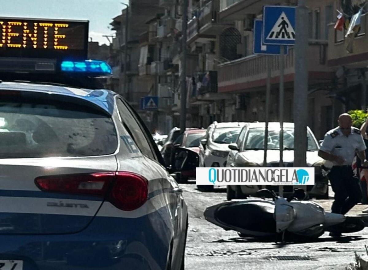 Via Recanati, impatto tra un'auto e uno scooter: traffico rallentato - 