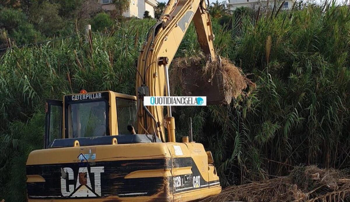 Porto rifugio, partiti i lavori di pulizia e bonifica del sito sul lungomare - 
