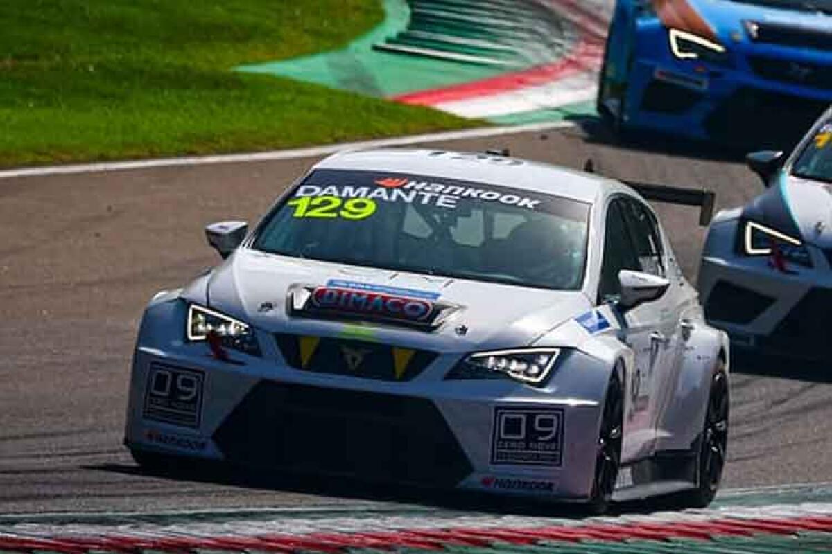 Tcr-Dsg Italy, cambio di casacca per Emilio Damante che va a punti ad Imola - Nella foto in alto: Emilio Damante in azione ad Imola.
