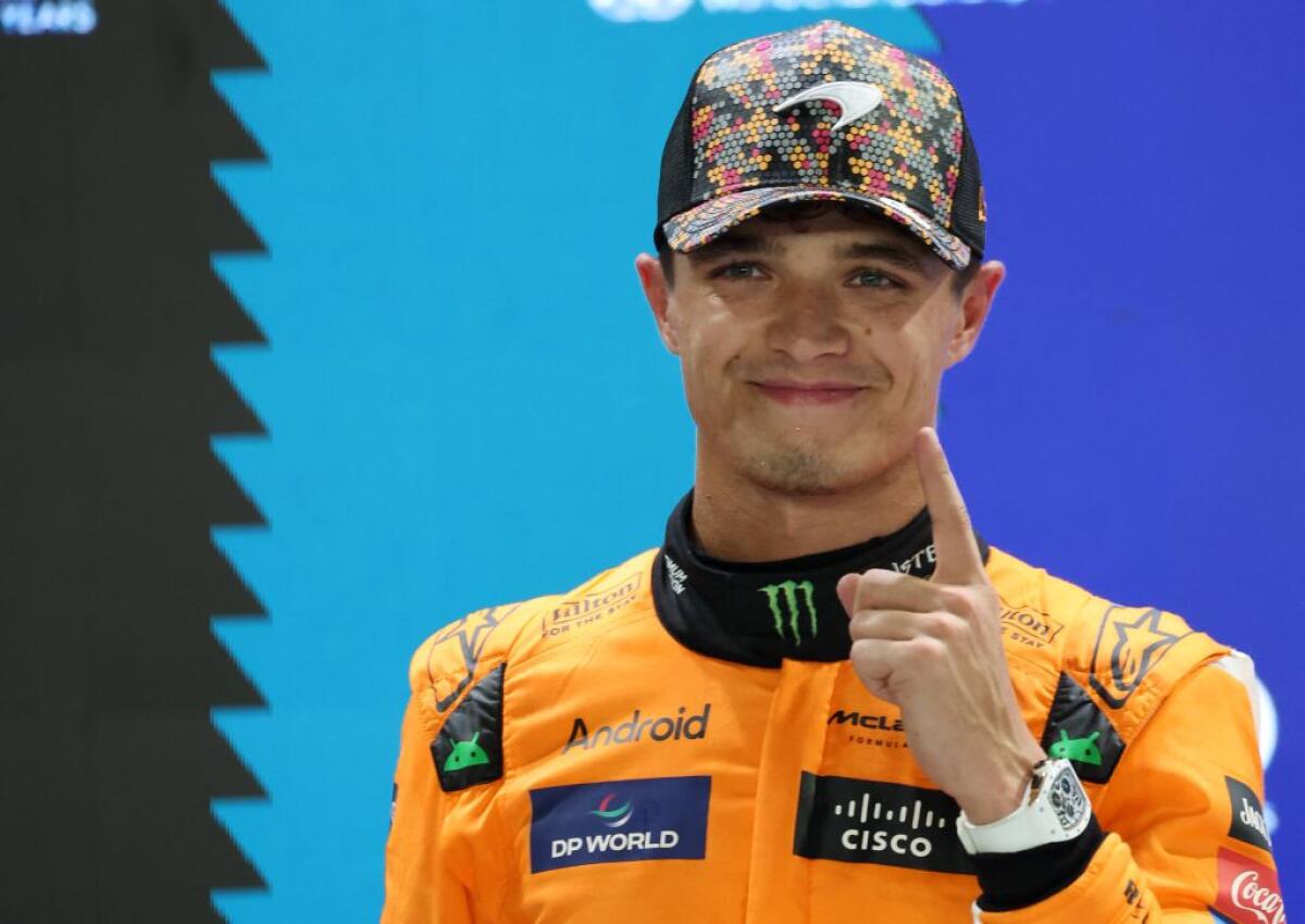 Norris trionfa a Singapore davanti a Verstappen e Piastri - 