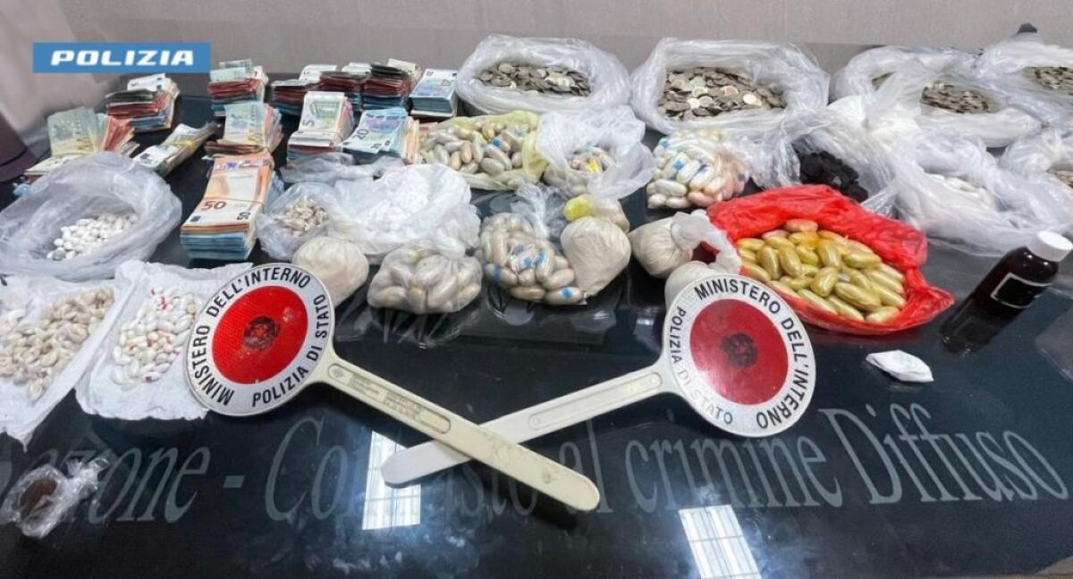 Scoperto a Palermo laboratorio per la produzione di droga, due arrestati - 