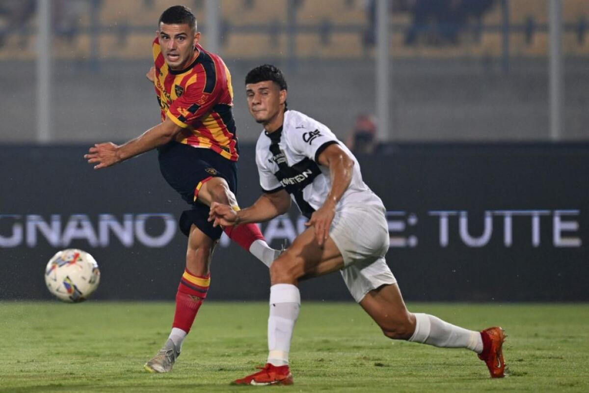 Il Lecce spreca, il Parma rimonta: 2-2 al “Via del Mare” -