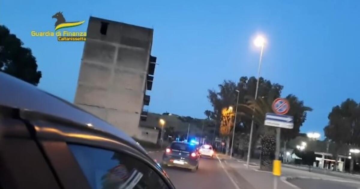 Hashish nella sua abitazione, accolta richiesta di patteggiamento per una giovane - 