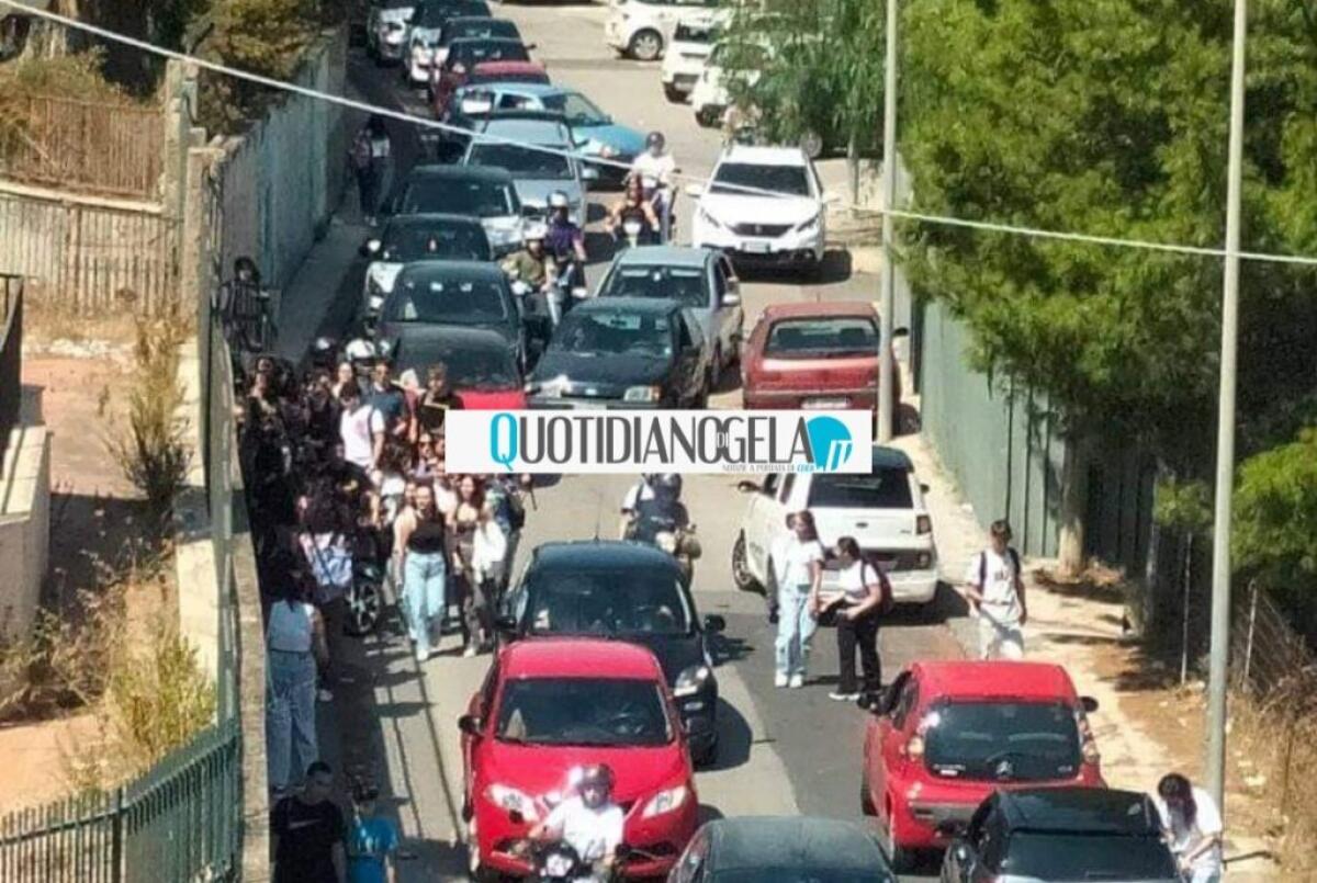 Piano Notaro ancora nel caos viario, riparte l'anno scolastico e iniziano i disagi - 