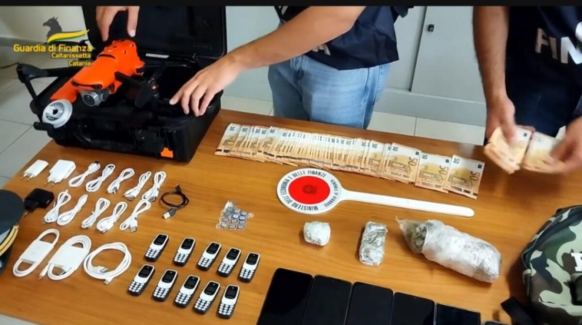 Caltanissetta, droga e telefoni in carcere con un drone: due arresti - 