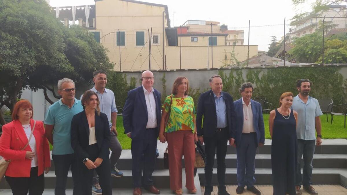 Migranti, la Commissione Ue in visita a Catania - 