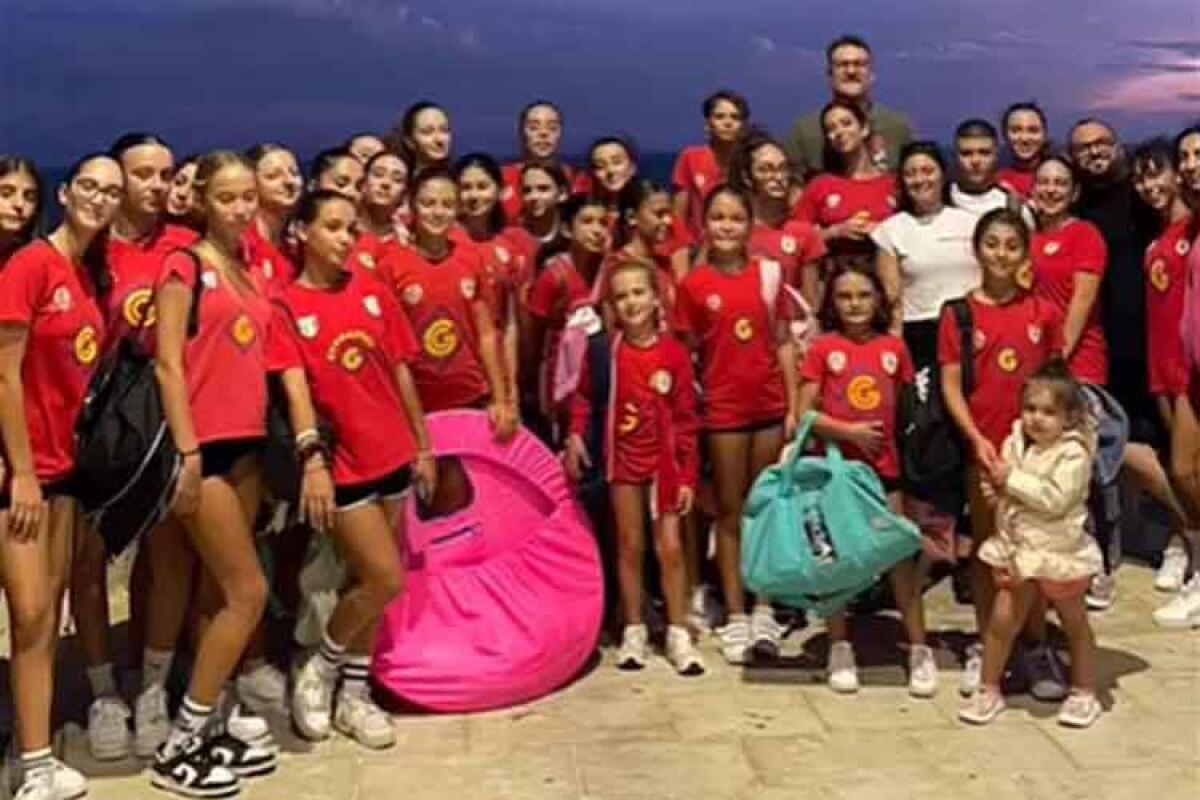 La Gymnastics Club compie 25 anni, i ginnasti in parata esaltano il lungomare - 