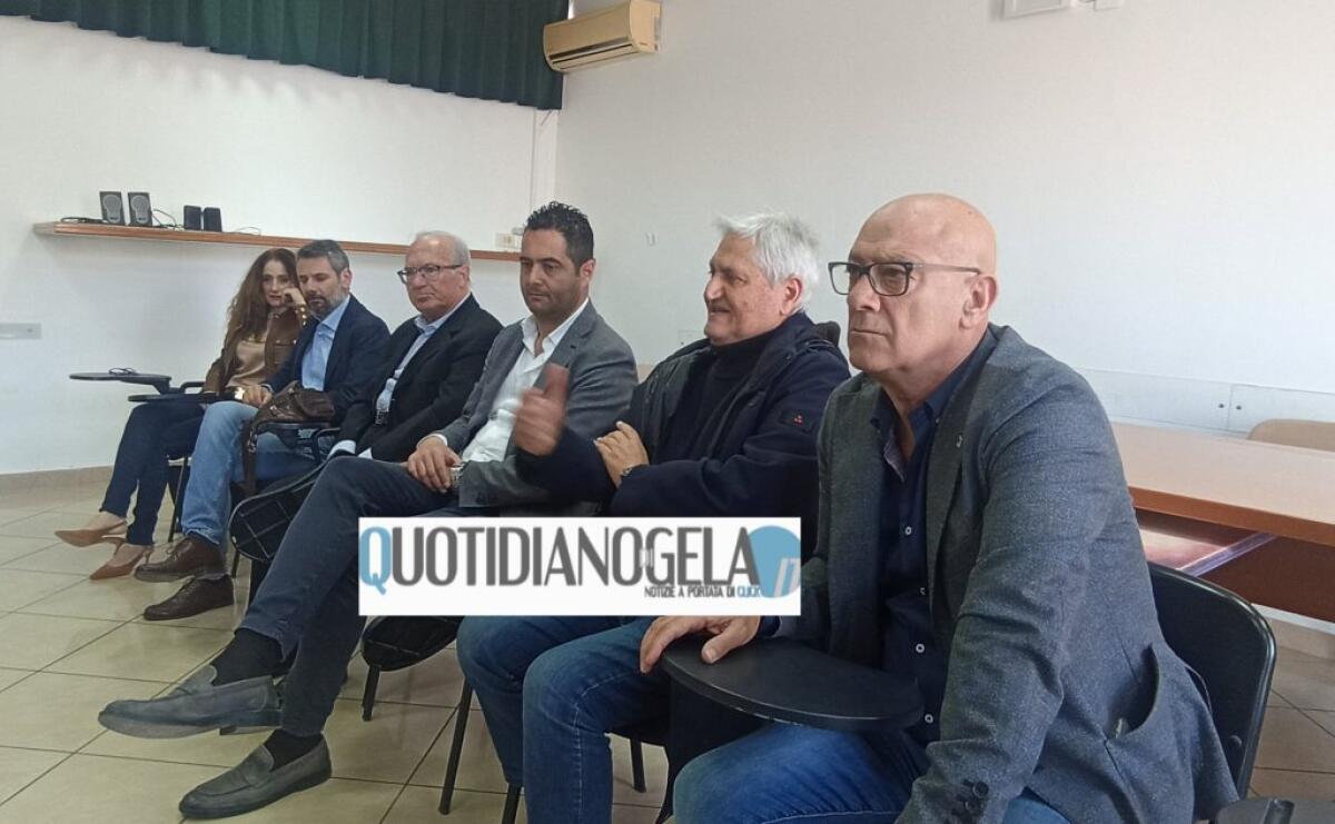 “Rimpasto Sì - Rimpasto No”, i mal di pancia Dem mettono tutto in stand by - I dirigenti dem insieme al sindaco