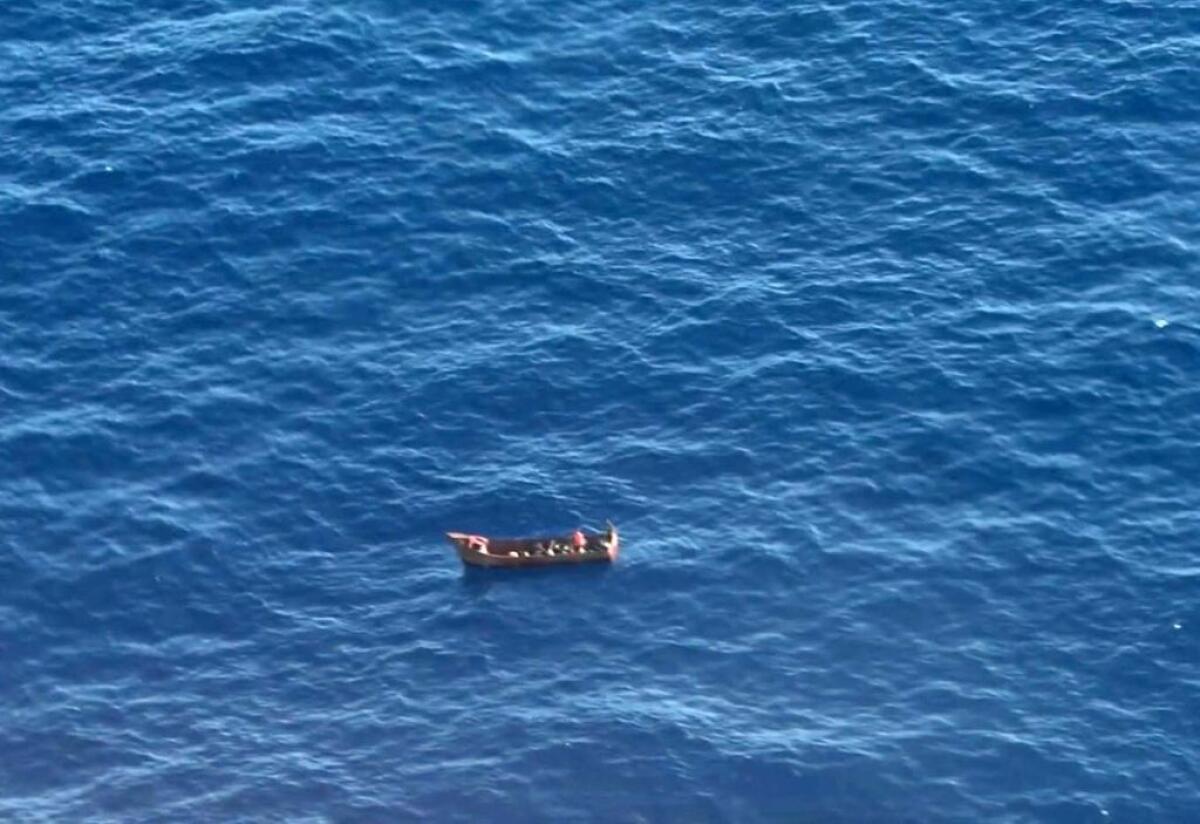 Naufragio di migranti a largo di Lampedusa, salvati in 7 e si cercano dispersi - 