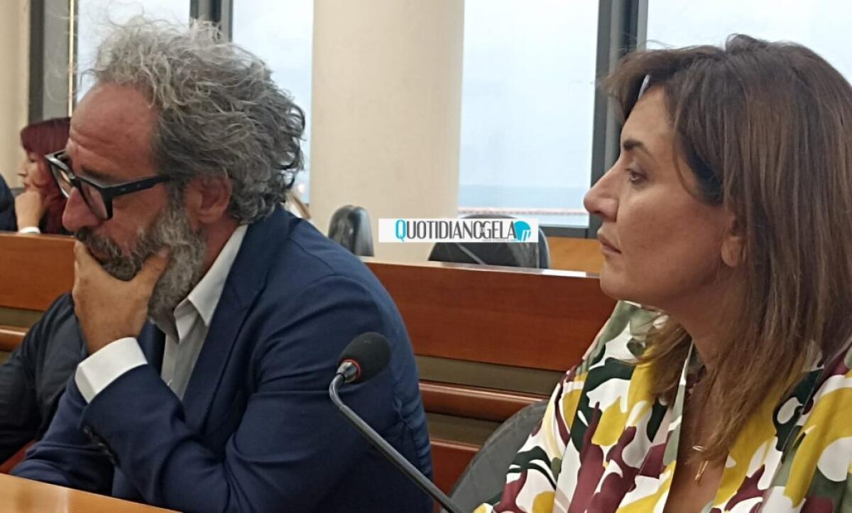 "Zone scolastiche un esempio", Castellana e Lupo: "Merito ad amministrazione e Morgana" - Il consigliere M5s Lucia Lupo insieme al capogruppo Castellana