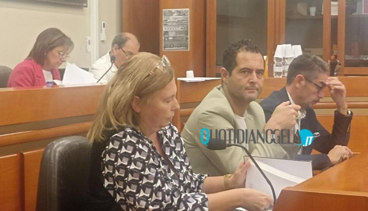 Ghelas e bilancio, capitoli complessi per il sindaco: nuova verifica e diversi punti delicati - Di Stefano insieme agli assessori Caci e Di Dio