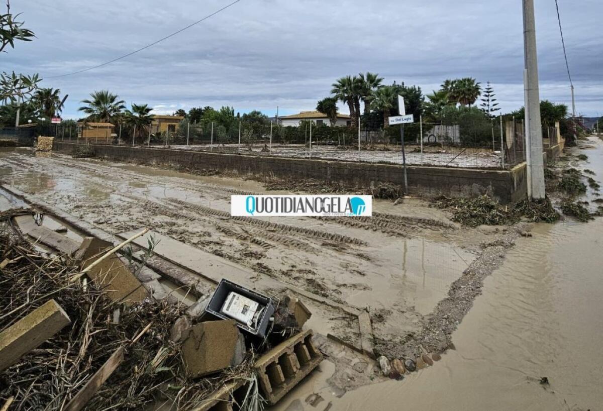 Fango e detriti a Tenutella, danni ingenti tra le strade della contrada balneare - 