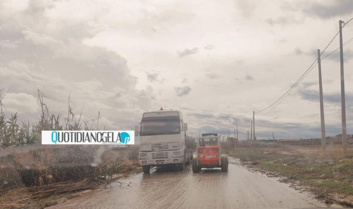 Piogge e fango, diverse strade di collegamento impraticabili - 