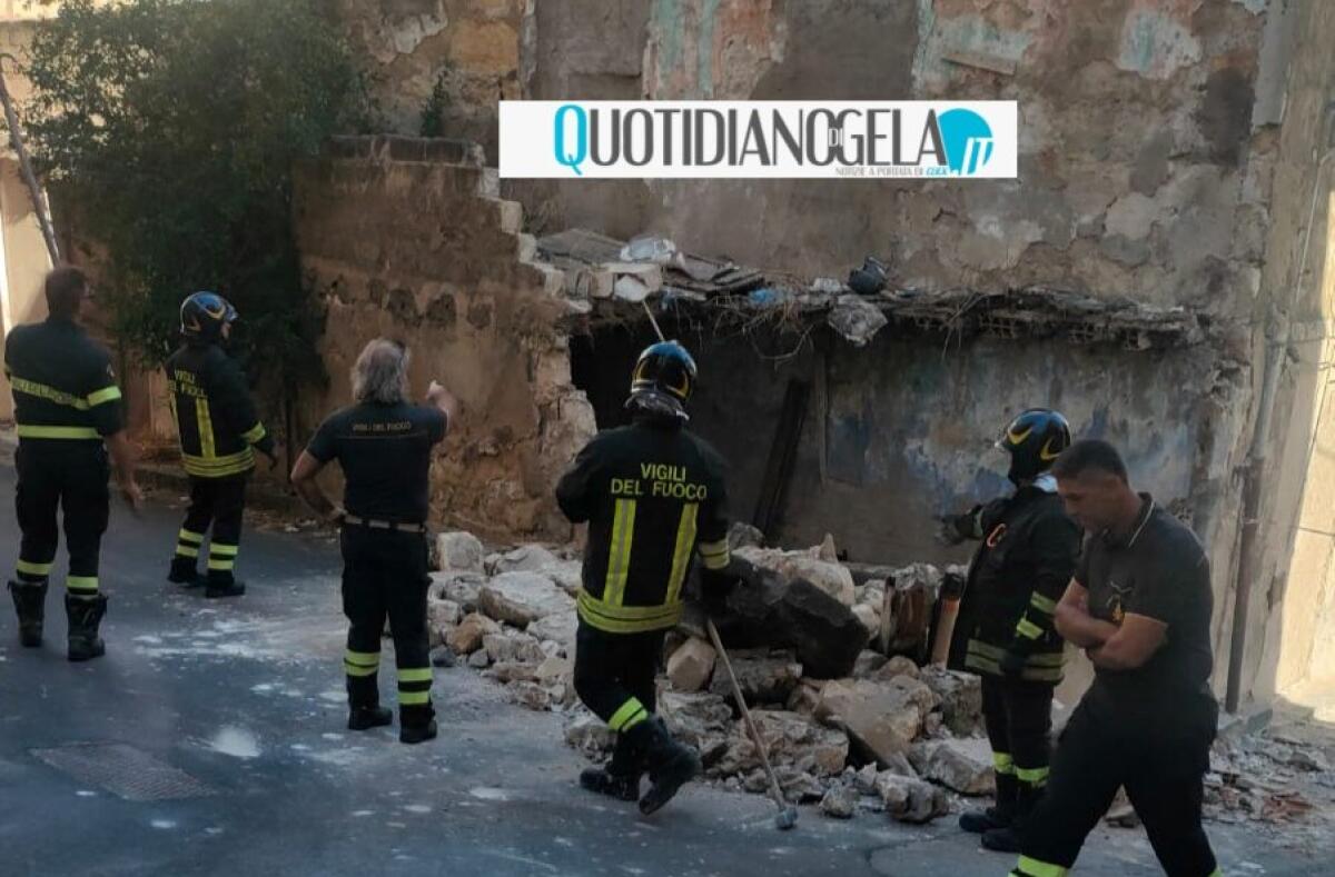 Crollo di un vecchio immobile, cedimento nella zona di via Tasso - 