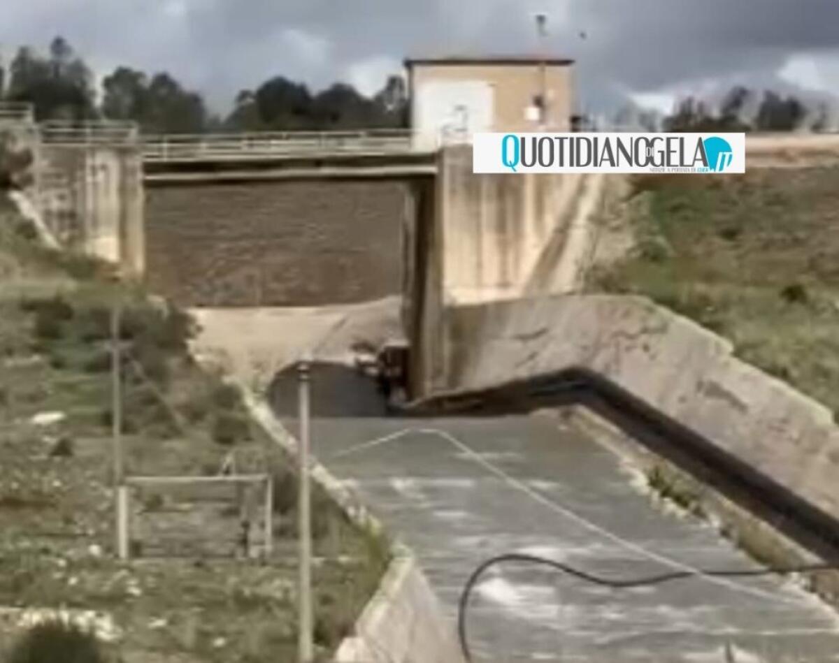 Comunelli non può invasare neanche l'acqua piovana, anche oggi è stata sversata -