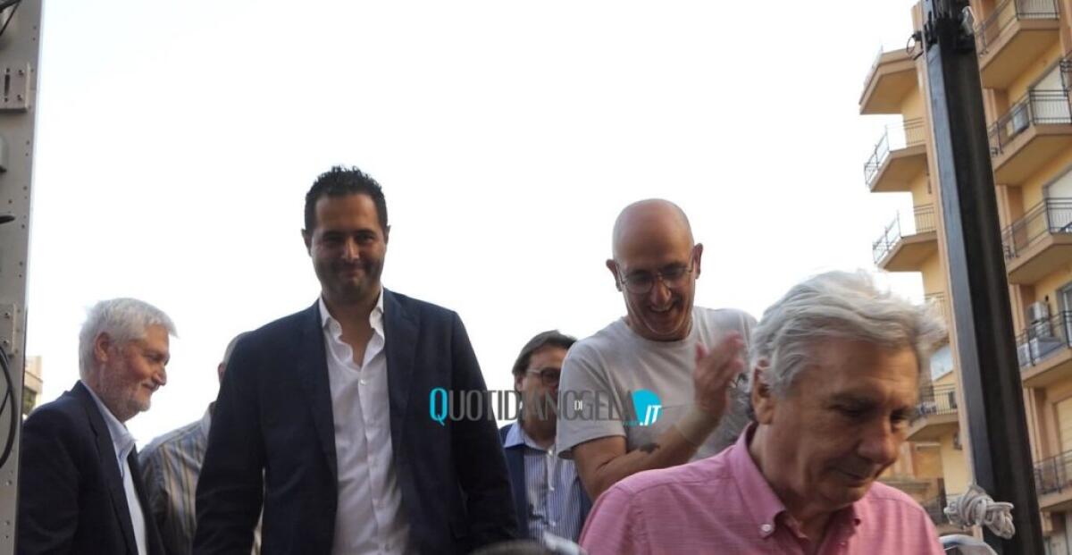 Giunta, Di Stefano attende le dimissioni di Arancio e Favitta: tra i dem dibattito aperto - Di Stefano con alcuni alleati