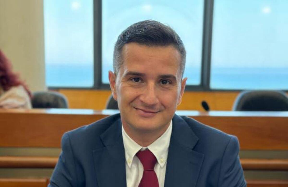 Decoro urbano, Giorrannello: "Si collochino più cestini per la carta e per le deiezioni canine" - 