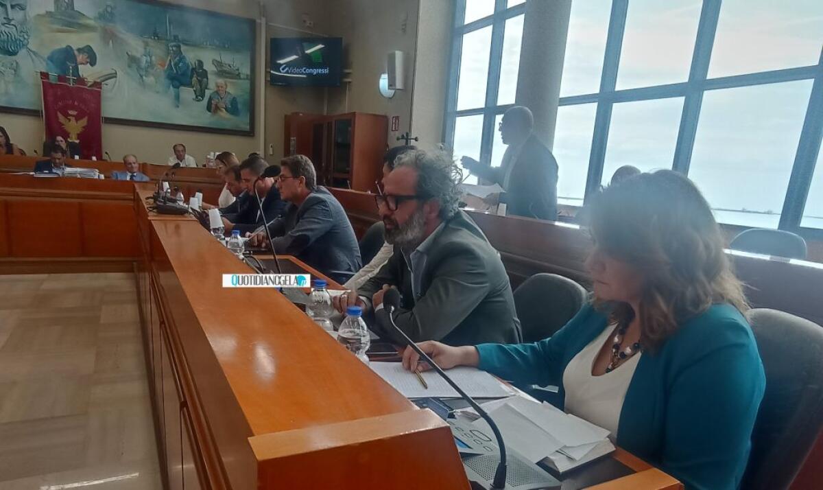 Salario minimo per i lavoratori che operano per il Comune, maggioranza compatta su mozione -