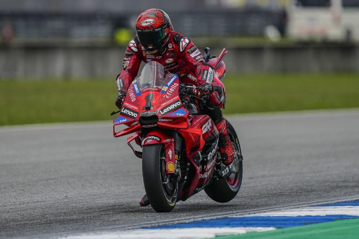 MotoGp, in Thailandia Bagnaia vince sul bagnato e va a -17 da Martin - 