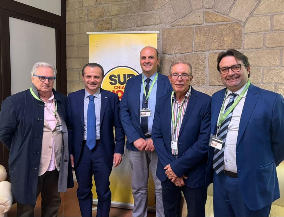 De Luca nella giunta Di Stefano, Franzone e i suoi sostenitori aderiscono a "Sud chiama Nord" - 