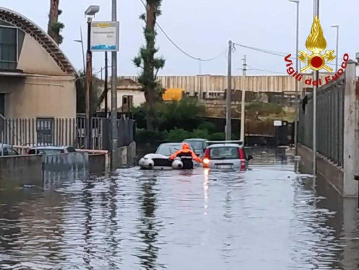 Maltempo e disagi in Sicilia, da Catania a Enna. Aeroporto di Palermo chiuso per allagamenti. Schifani convoca la giunta e predispone interventi -