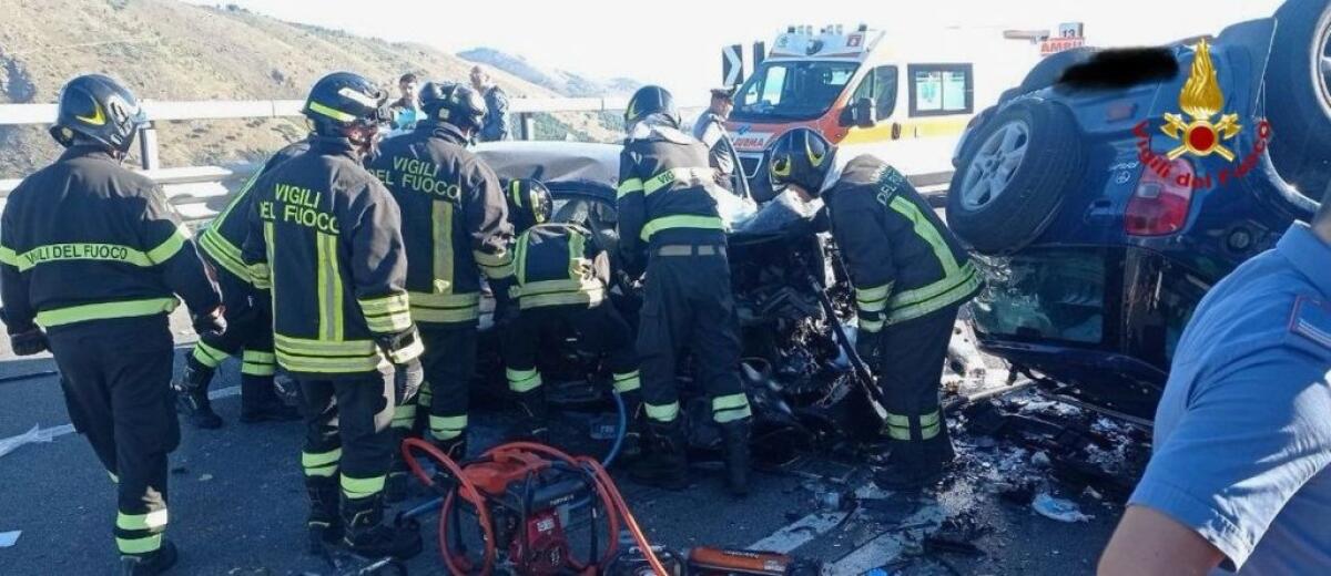Scontro tra due auto sulla Palermo-Sciacca, tre morti e tre bambini gravi - 