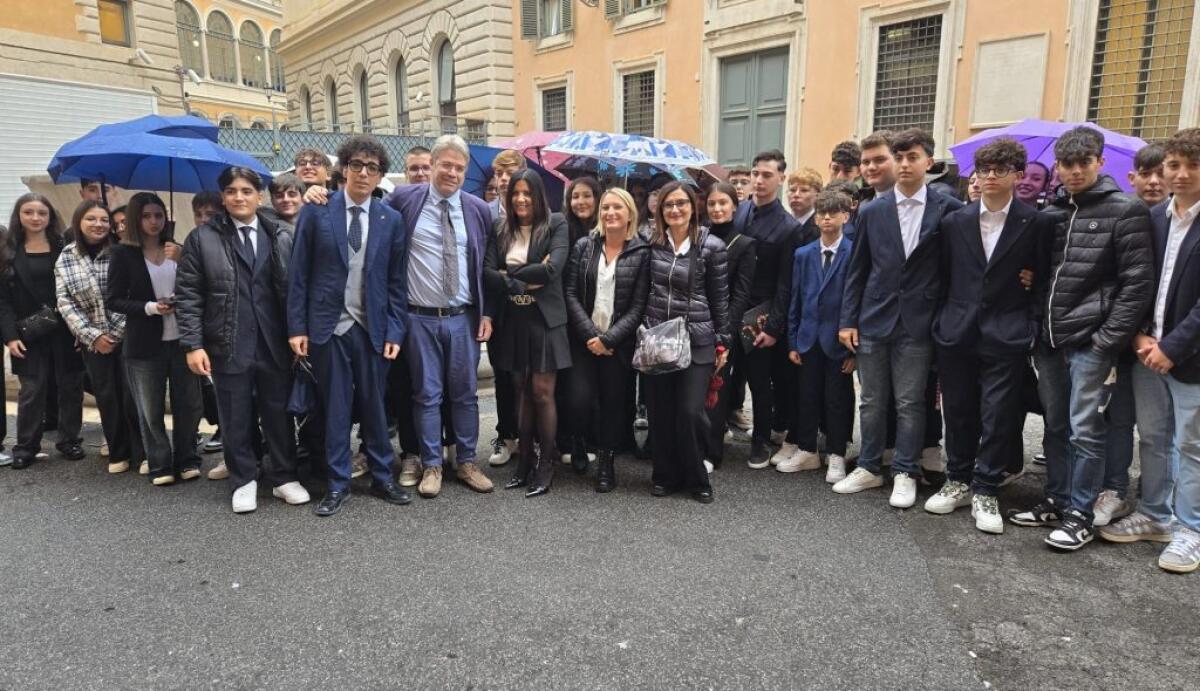 Studenti e docenti del "Vittorini" in visita al Senato -