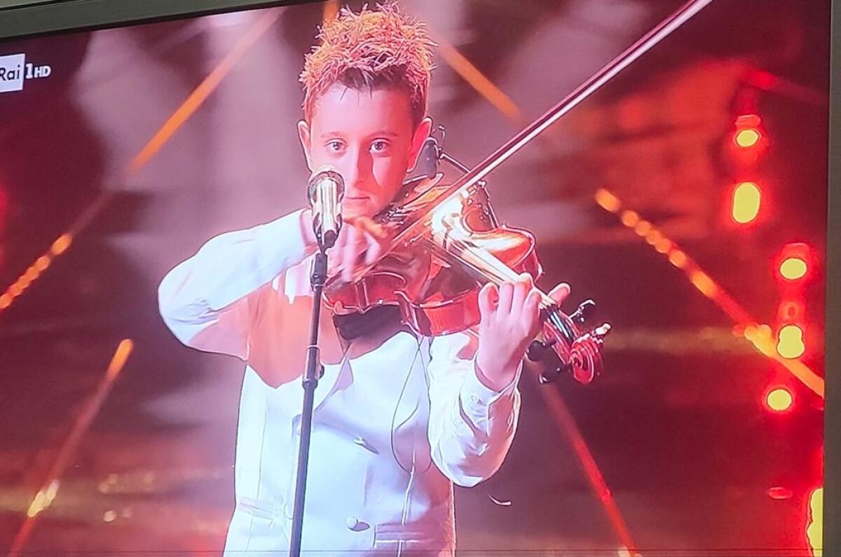 Giovane violinista niscemese convice i quattro coach a "The Voice kids" -