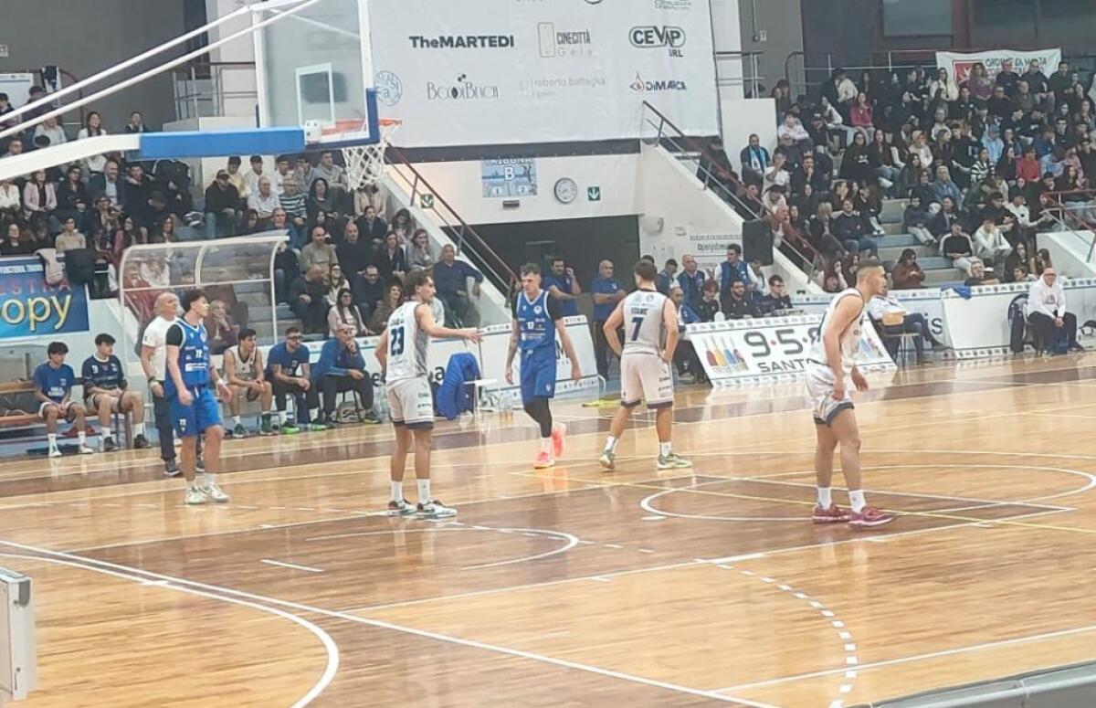 Il Gela Basket annienta la capolista Comiso in un Palalivatino in estasi - 