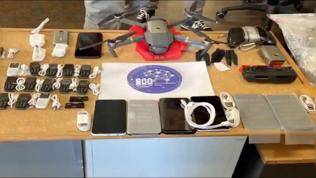 Droga e cellulari a detenuti a Napoli usando dei droni, 12 arrestati - 