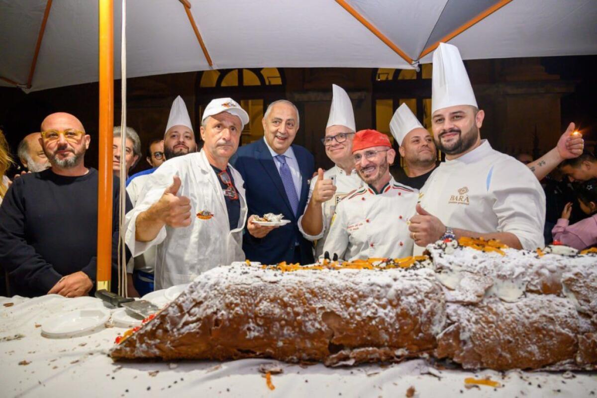 Cannolo da record a Palermo, misura 30 metri di lunghezza - 