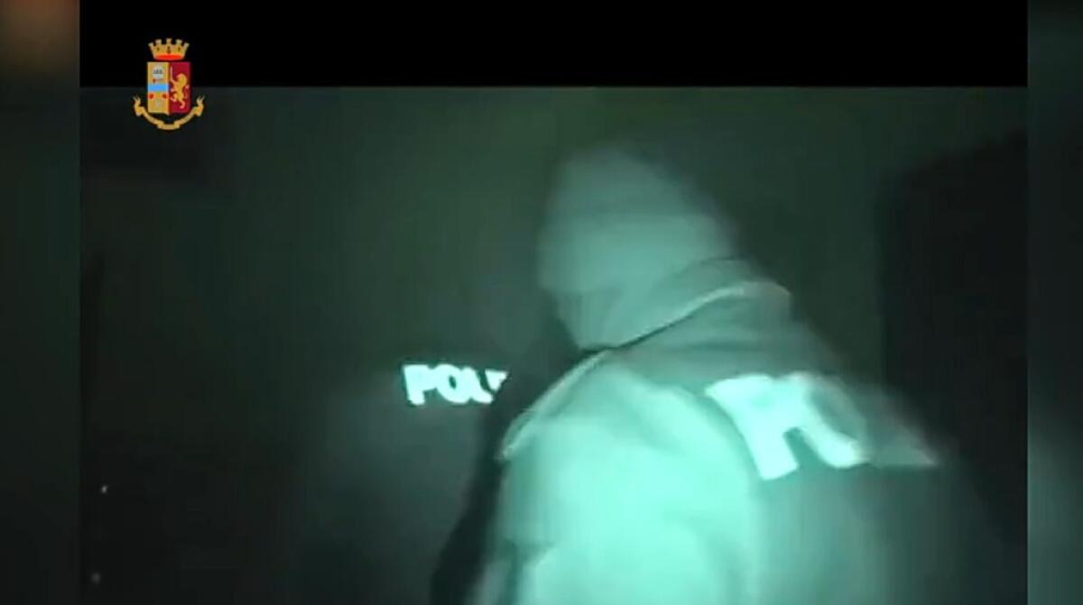 Armi ma anche droga e furti, proseguono gli interrogatori: due coinvolti respingono le accuse - 