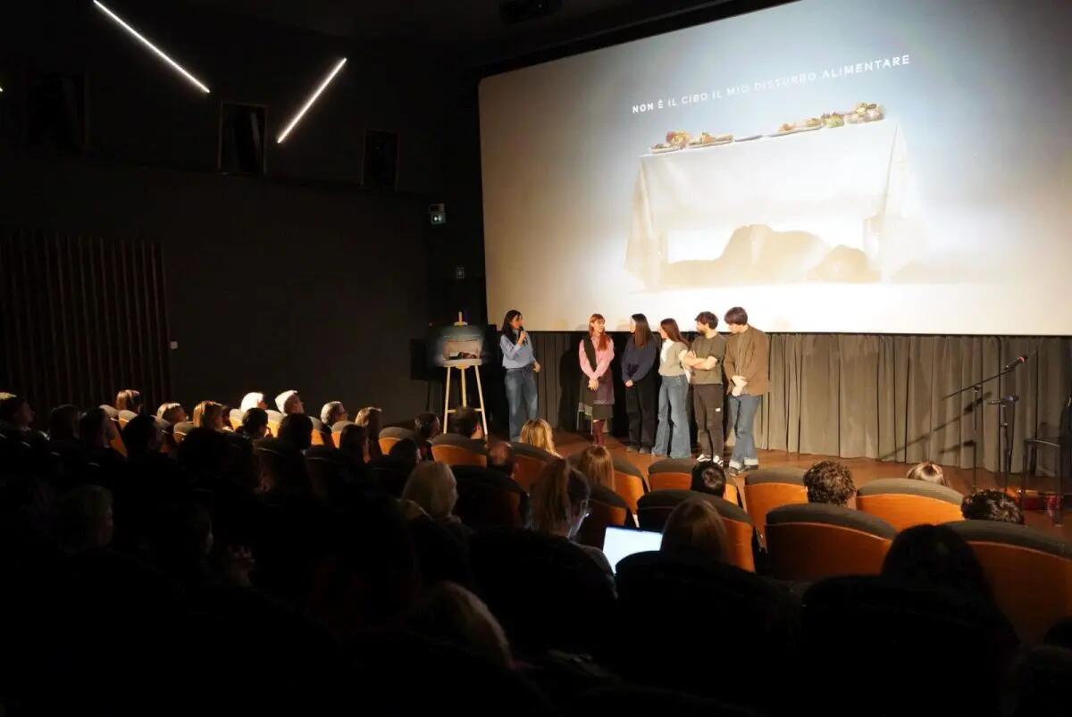 Ambra Angiolini con Animenta e Danone per una campagna contro i Dca - 